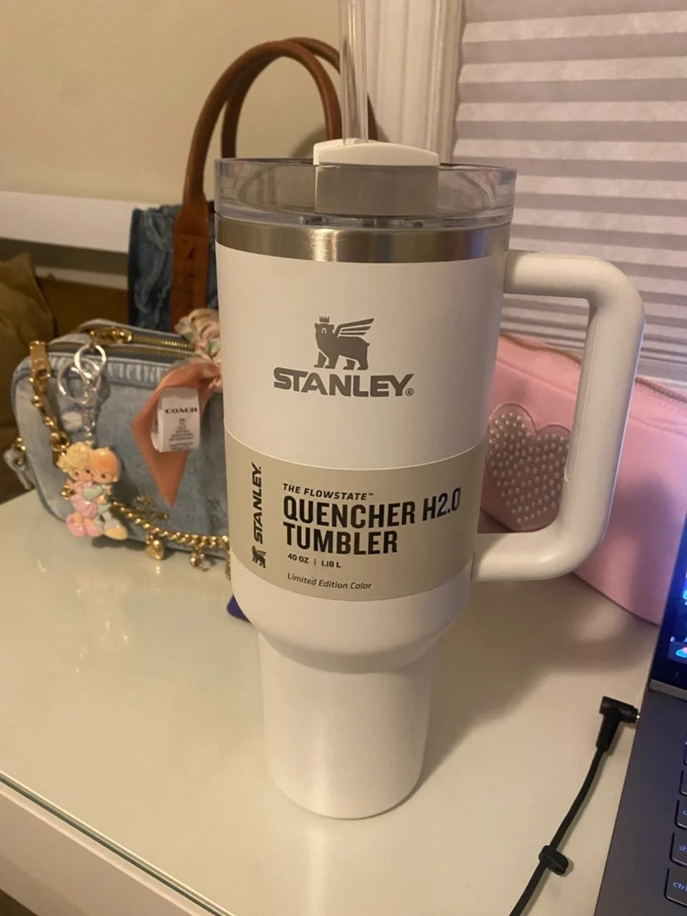 Stanley White Quencher 40oz - Picture 1 of 5